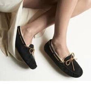 NWT UGG Cozy Black and Cream Moccasin Slippers Size 6